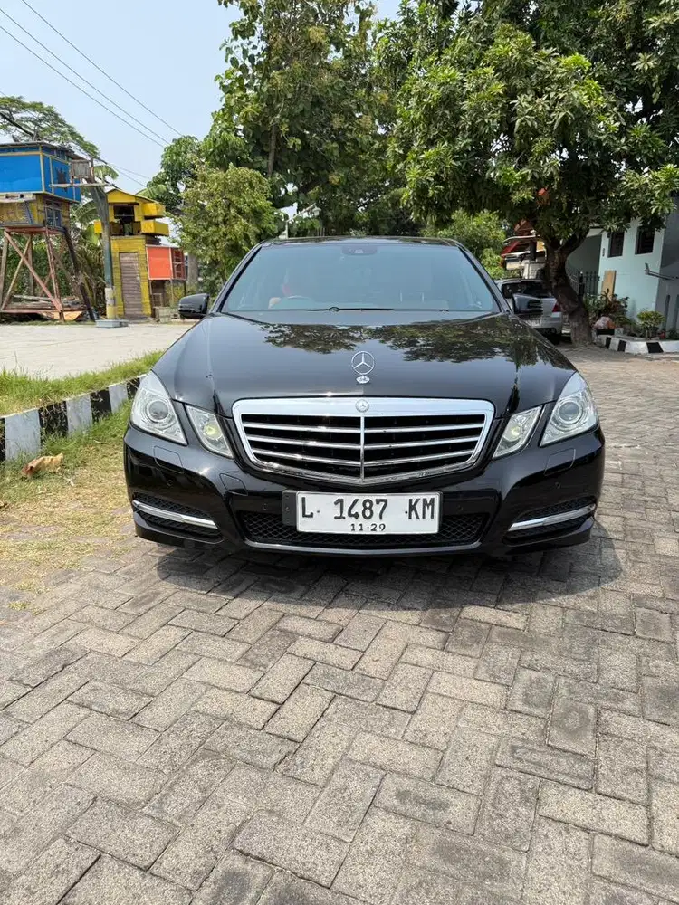 MERCEDES BENZ E300 AVANTGARDE 2011 LOW KM