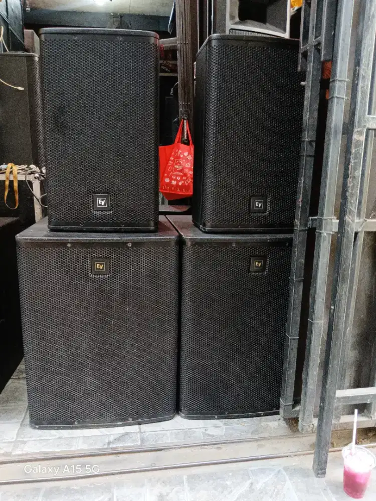 Satu set speaker EV ELX 118 & ELX 112