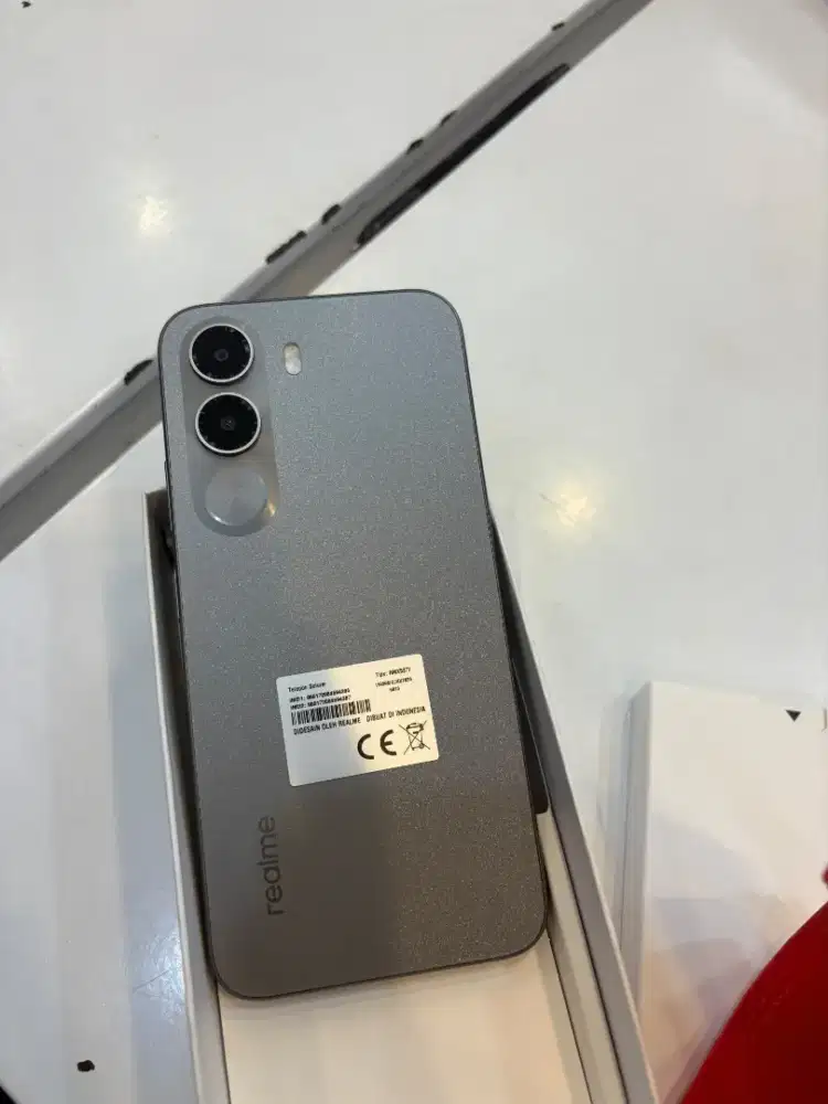 new realme c100