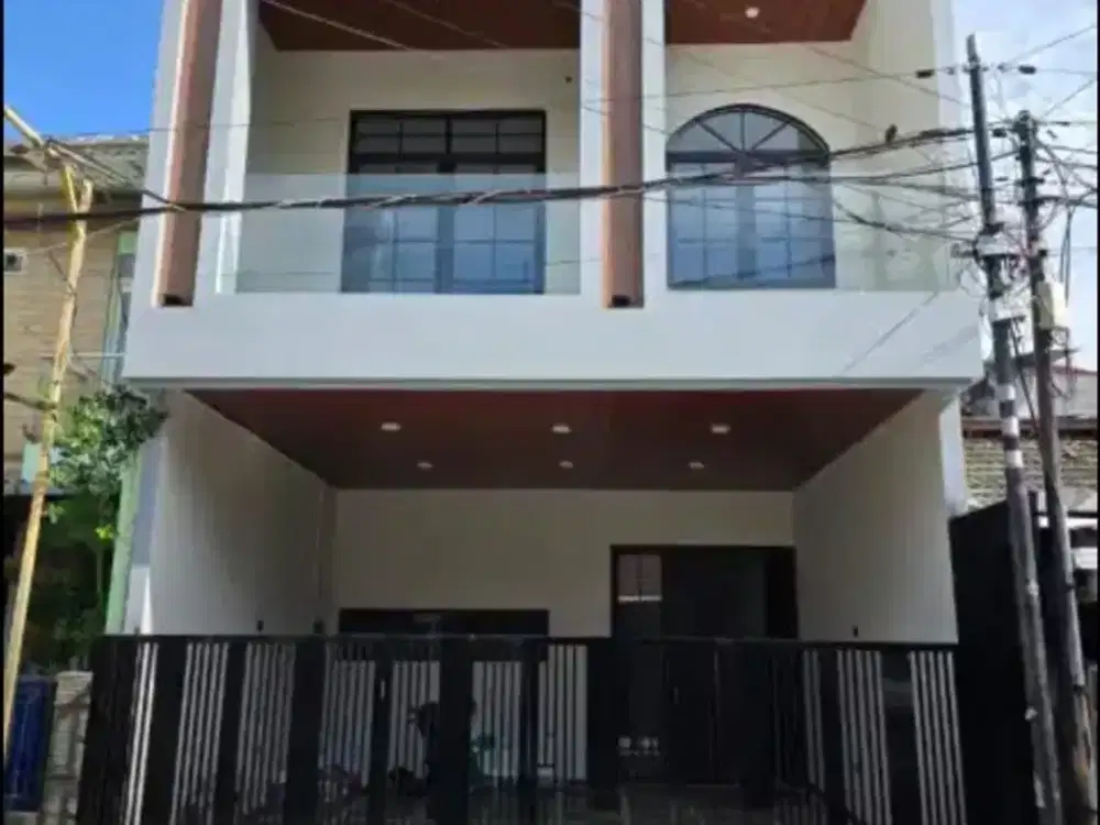 Rumah baru dijual berlokasi di Babatan Pantai (EL) hadap selatan