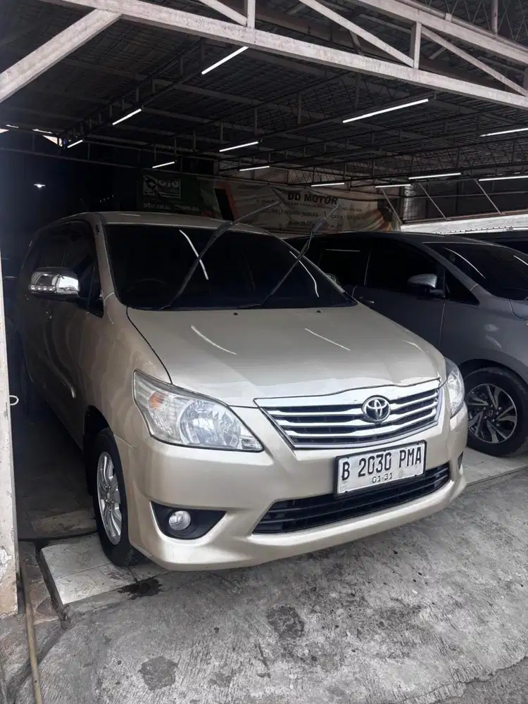 TOYOTA INOVA 2012 TYPE G METIK