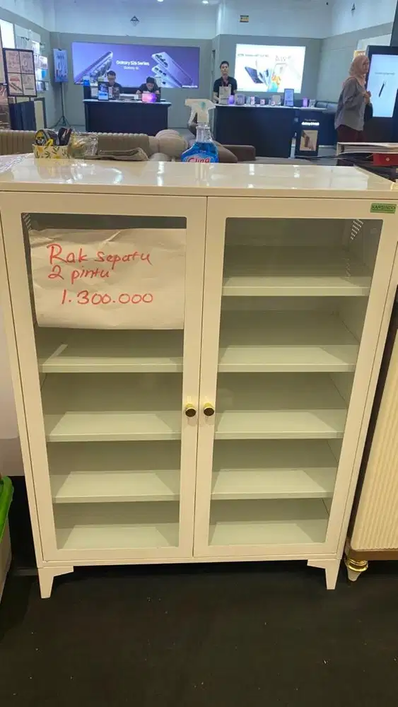 Lemari sepatu 2 pintu