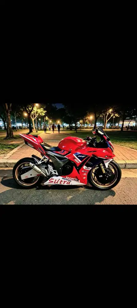 CBR 150 modif moge look. Body & arm cover fiber. Murah aja.. Bisa tt