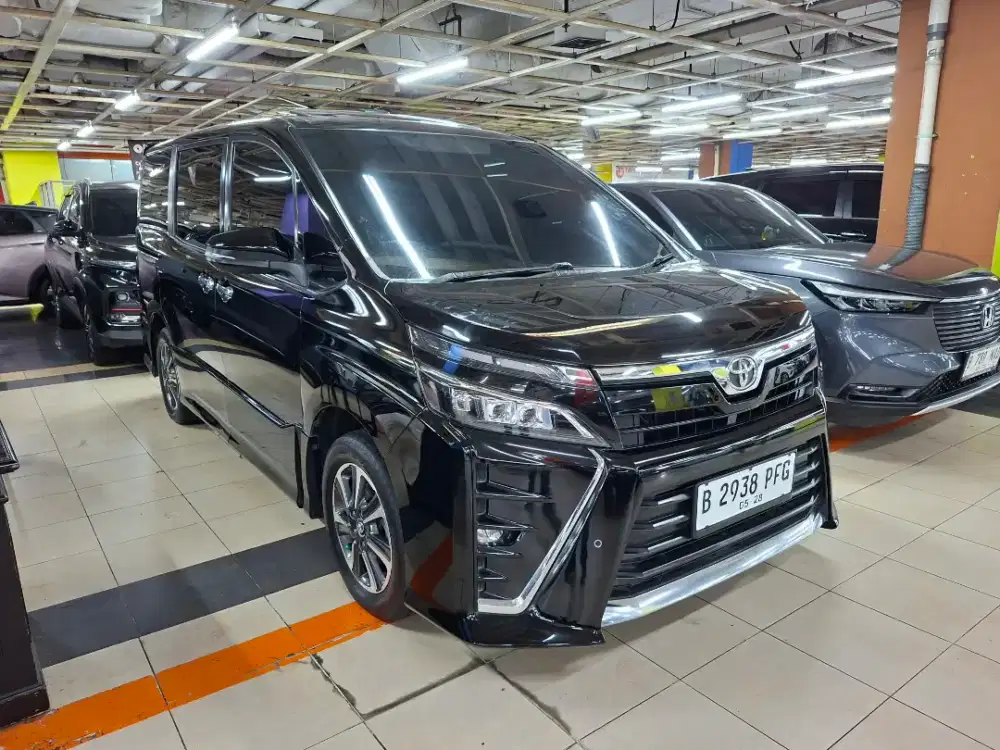Toyota voxy 2.0 at 2018 hitam sunroof