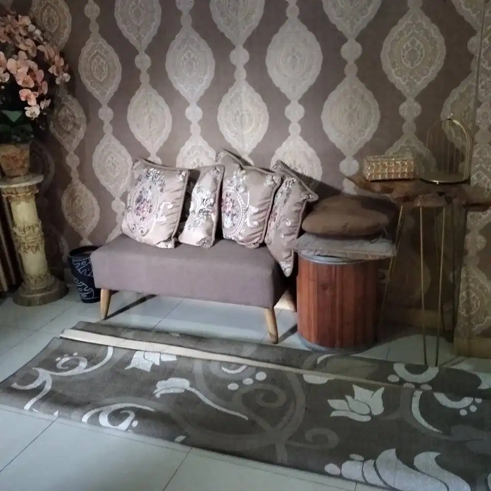 Dijual Sofa, meja, dan Vas