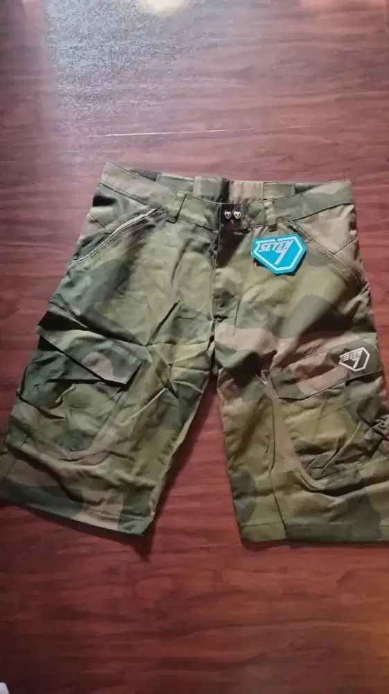 Celana kargo army seven7 size XL