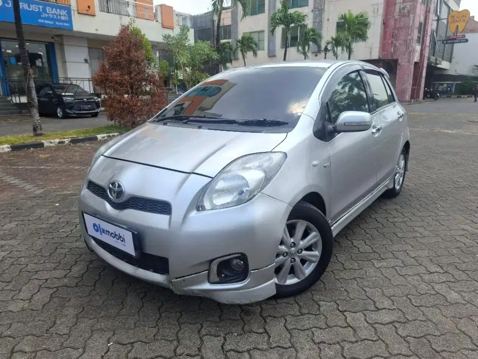 Toyota Yaris 1.5 E Bensin AT 2013 Silver