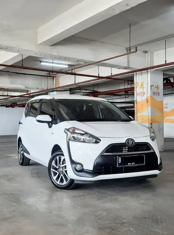 TOYOTA SIENTA V MATIC 2017 PUTIH