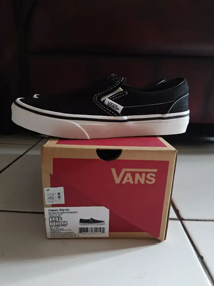 Vans Classic Slip-On Black/True White (Youth / Kids Size)