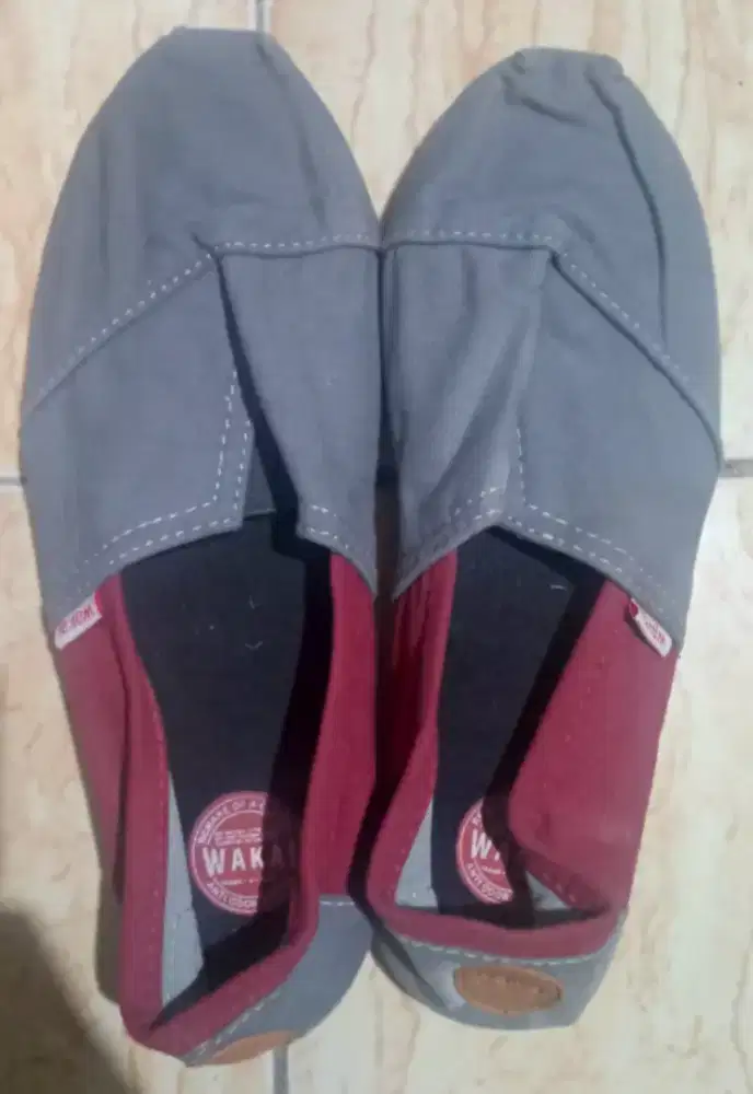 Sepatu slip on wakai pria size 42