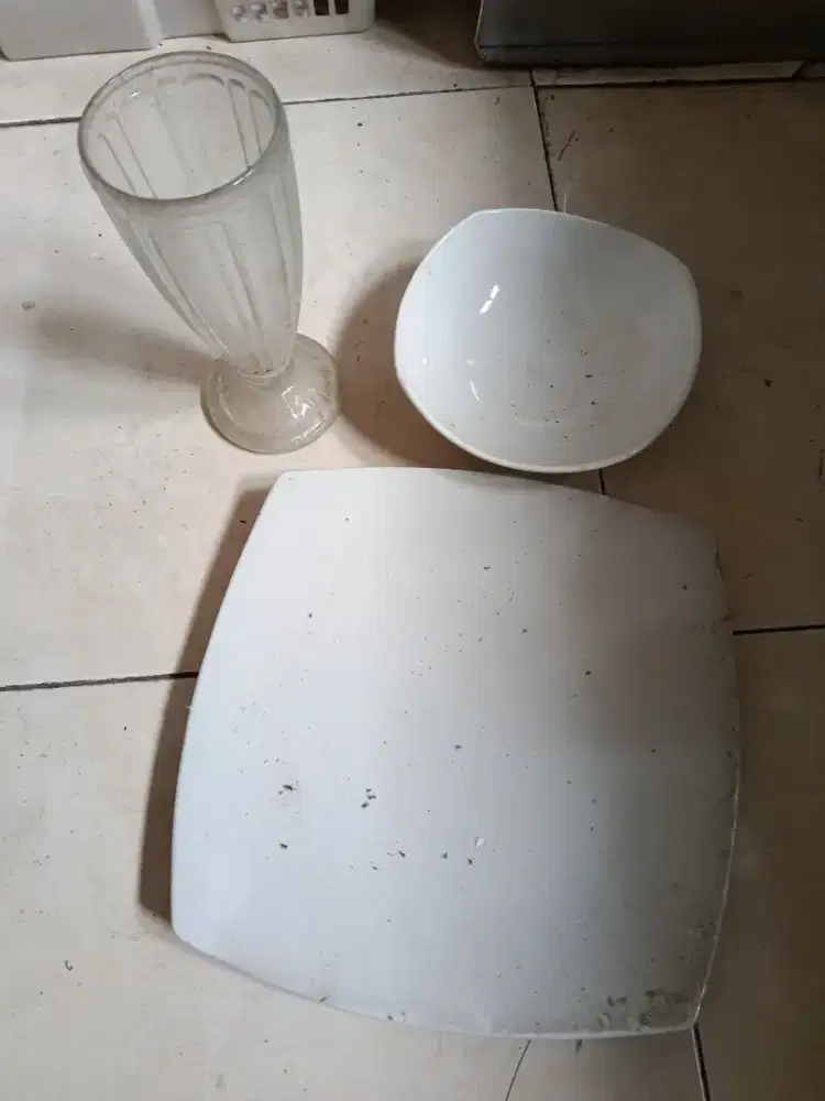 Dijual gelas piring mangkok ex cafe