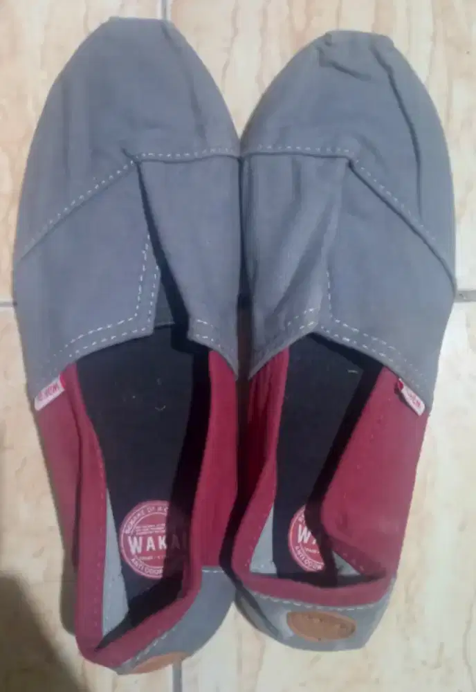 Sepatu slip on Wakai pria size 42