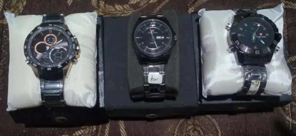 Jam tangan pria baterai Swiss army,harga untuk semua jamnya ya