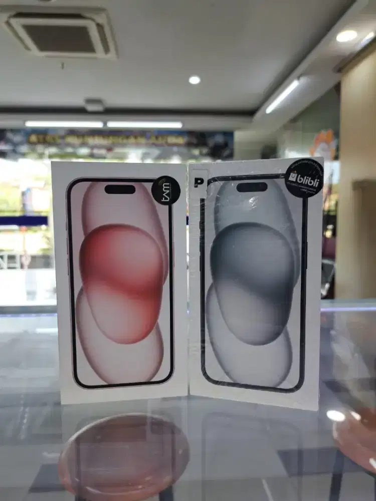 iPhone 15 pink black hitam BNIB garansi resmi tAm ibox GDN Blibli