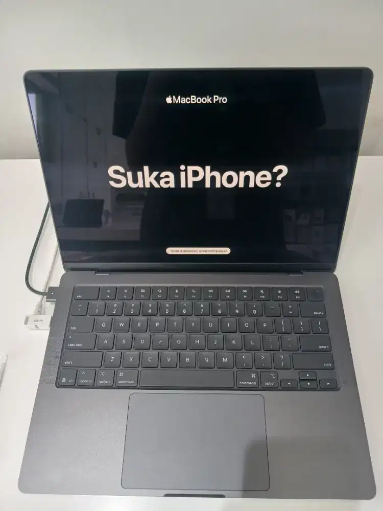 MacBook Pro 14 inci