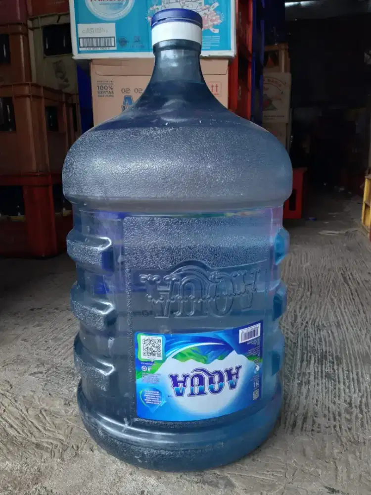 Galon aqua kosong bersih