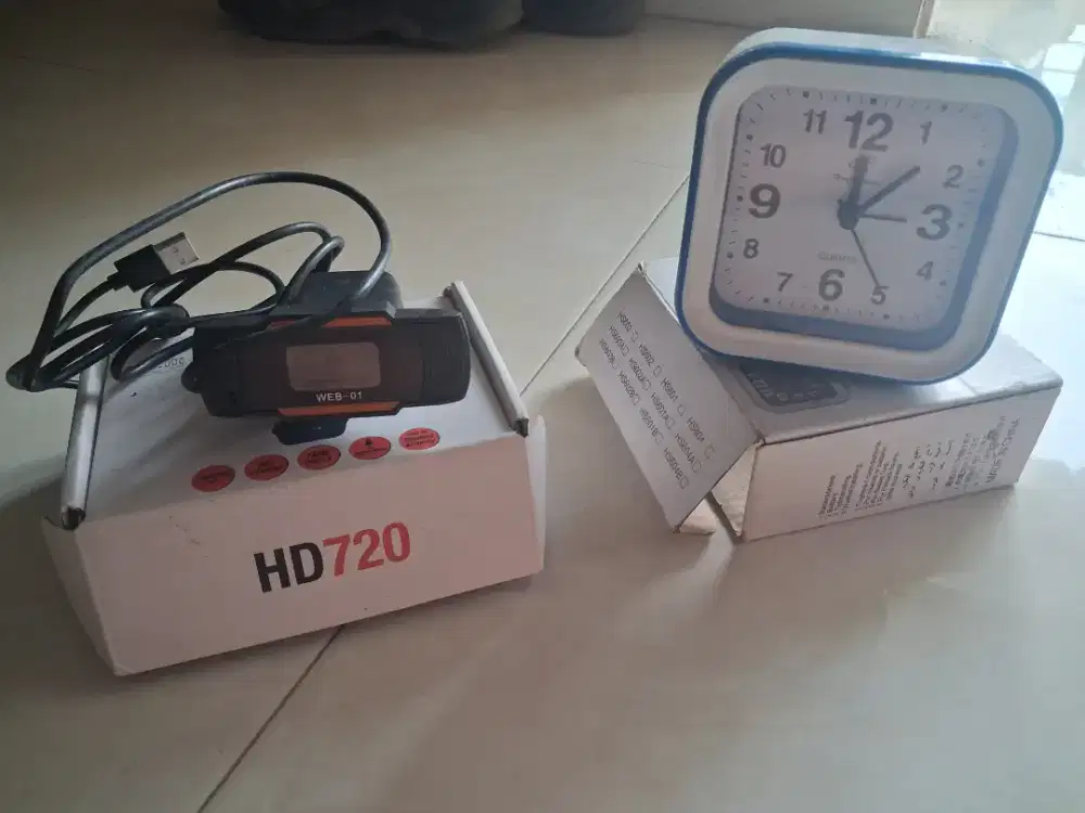Web Camera dan jam meja