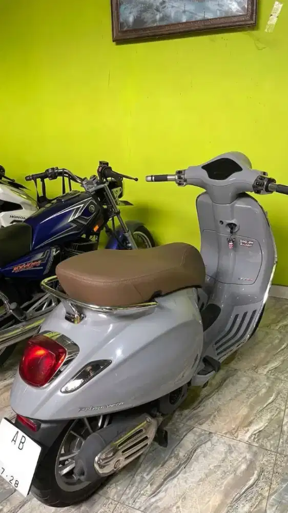 VESPA PRIMAVERA 150 IGET FACELIFT THN 2023 WARNA GREY MATERIA