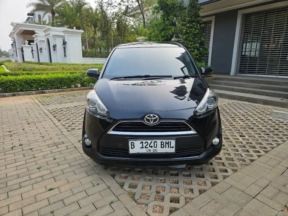 Toyota Sienta V Tahun 2018 Hitam AT
