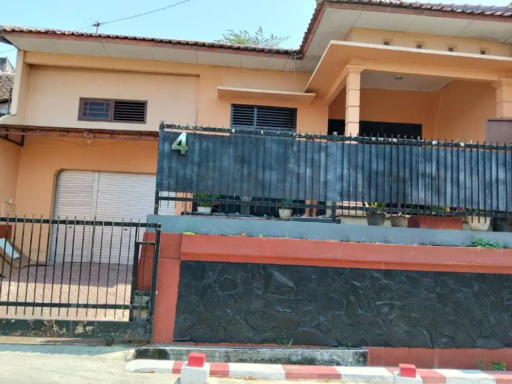 Dikontrakkan rumah   Lokasi strategis di dekat Jalan Pamularsih