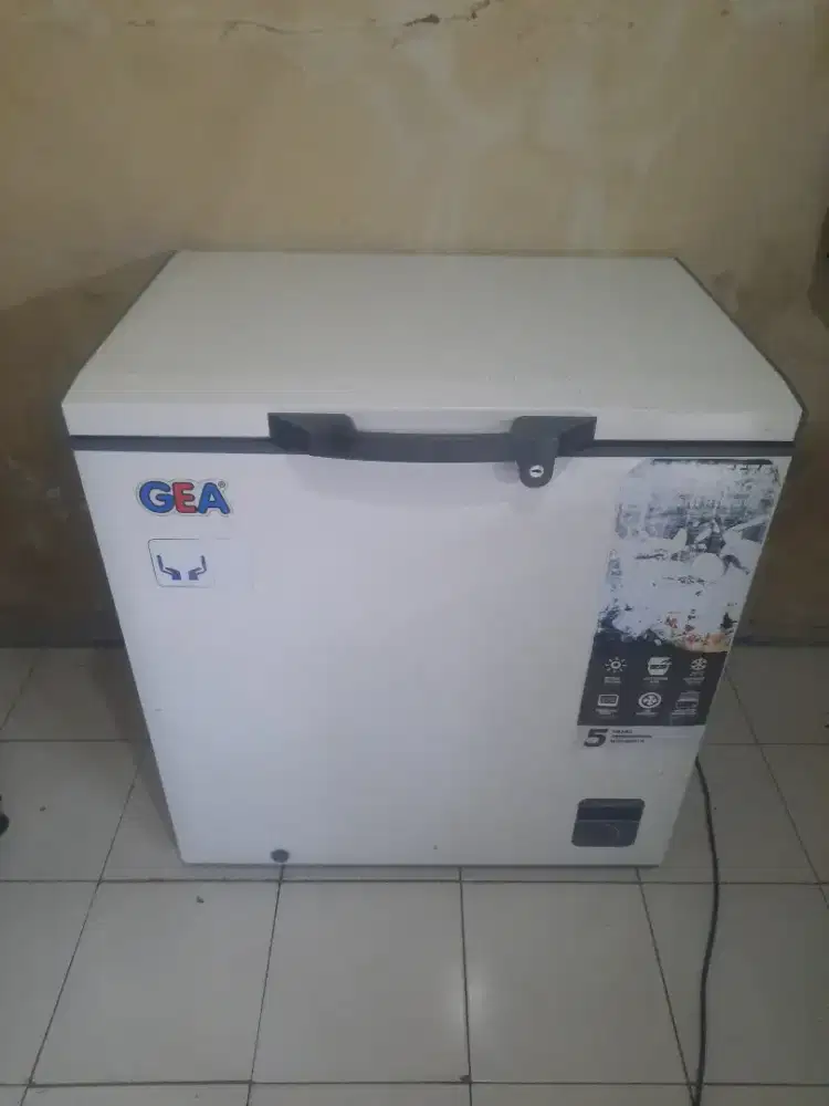Jual bu freezer box kapasitas 200 liter merk GEA ORISINIL