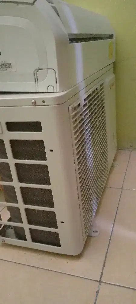 JUAL AC SHARP 1/2 PK masih mulus seperti baru