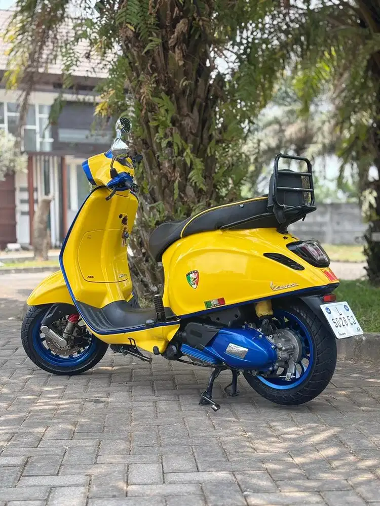 Vespa Sprint 150 ABS IGet thn 2021 Kuning Metalik Plat L Koko Motor