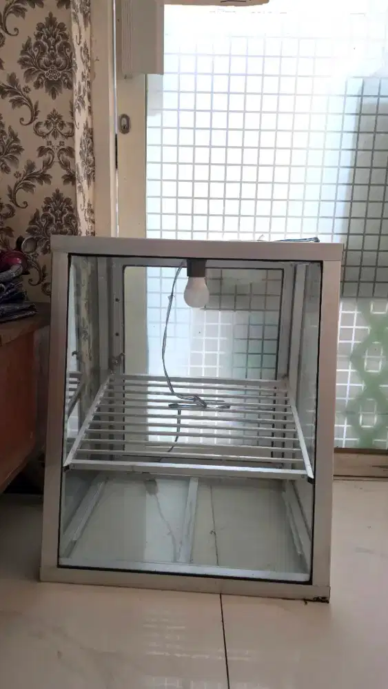 Etalase Kaca Display + Lampu | Bekas | Siap Pakai