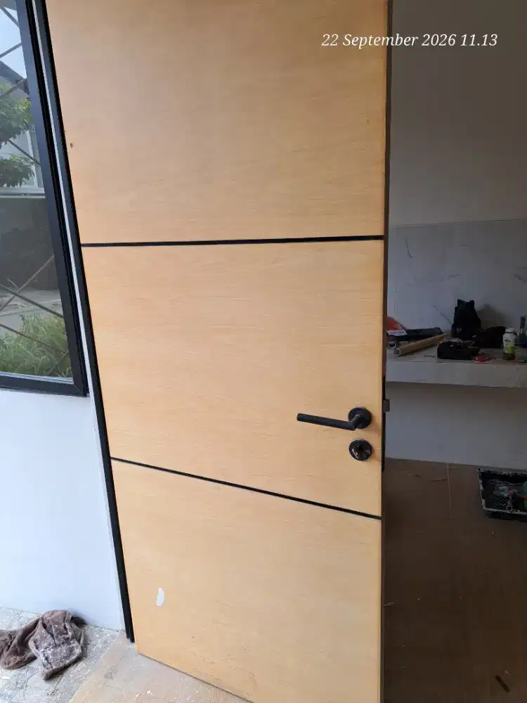 Pintu kayu solid