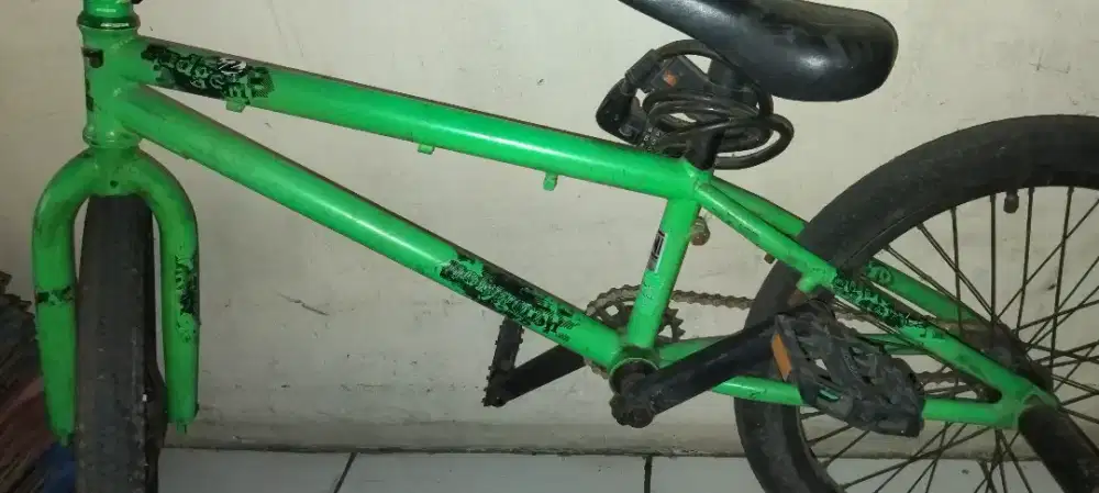 Jual sepeda bmx polygon asli/original.