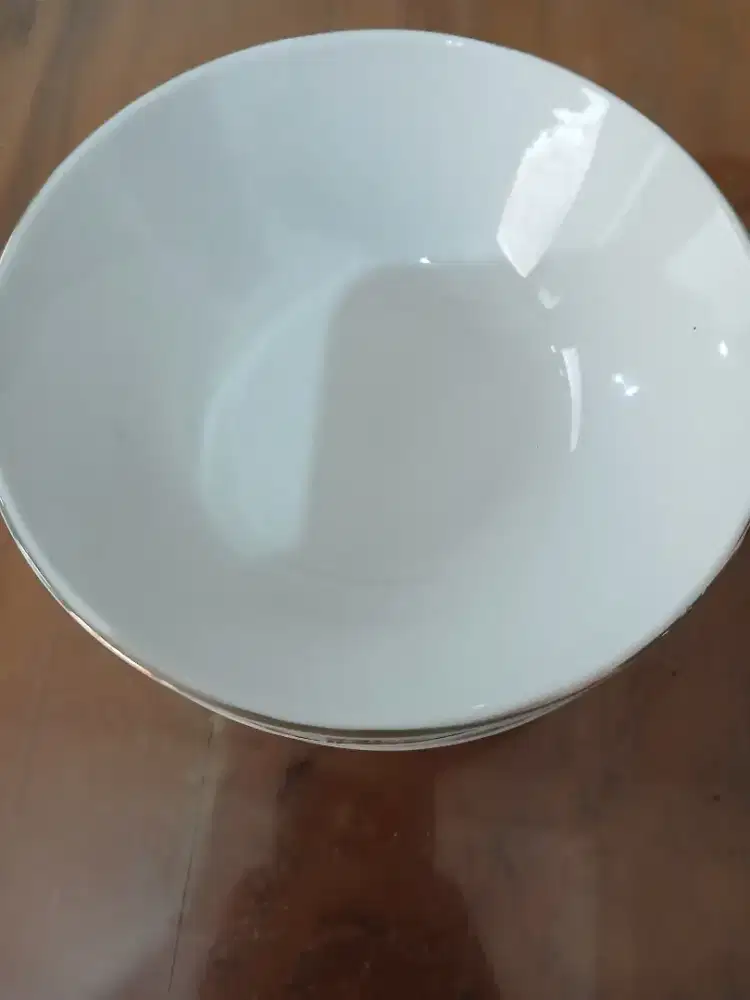Mangkuk keramik putih