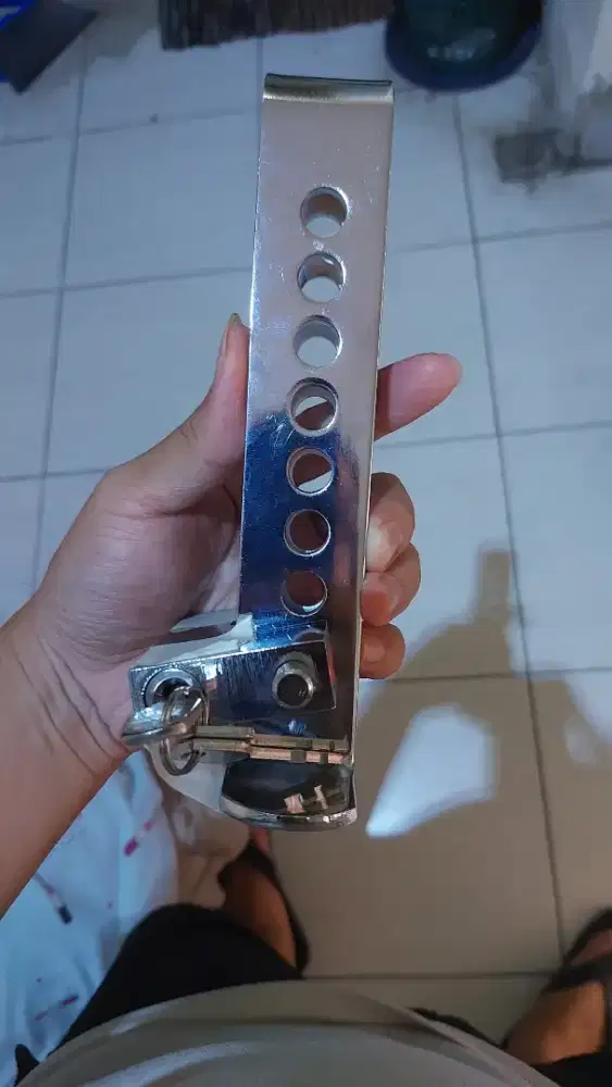 Gembok/kunci rem mobil anti maling