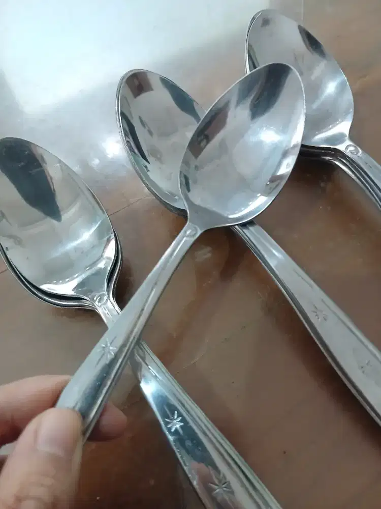 Sendok makan Stainless Steel