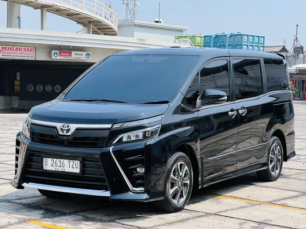 Toyota Voxy 2018