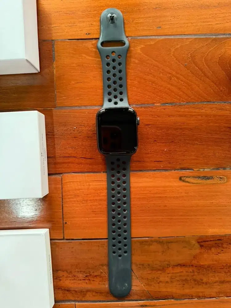Apple Watch SE Space Gray 44mm
