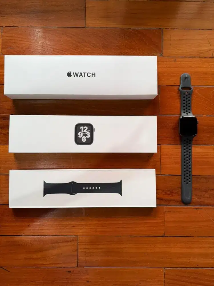 Apple Watch SE Space Gray 44mm