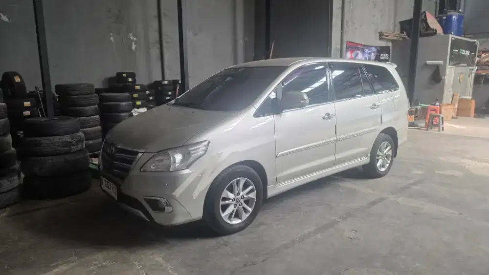 Innova V AT 2014 Diesel