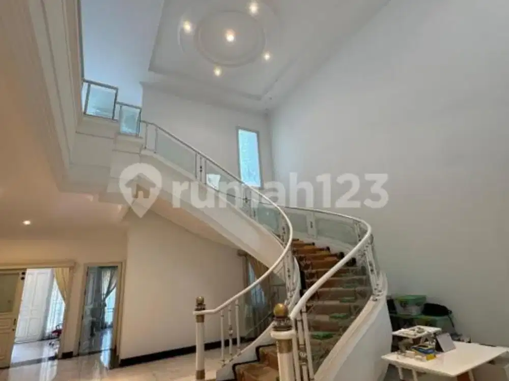 Disewakan Cepat Rumah Pik 1 Rumah Mewah Ada Lift Furnish Ada Kolam Renang Siap Survey dan Nego