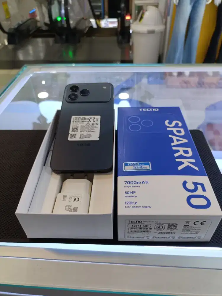 Seken like New Spark 50 4+8/128 Black
