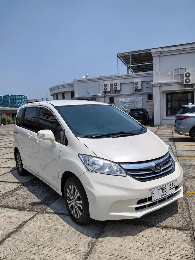 Honda Freed E Psd at autometik Putih 2012