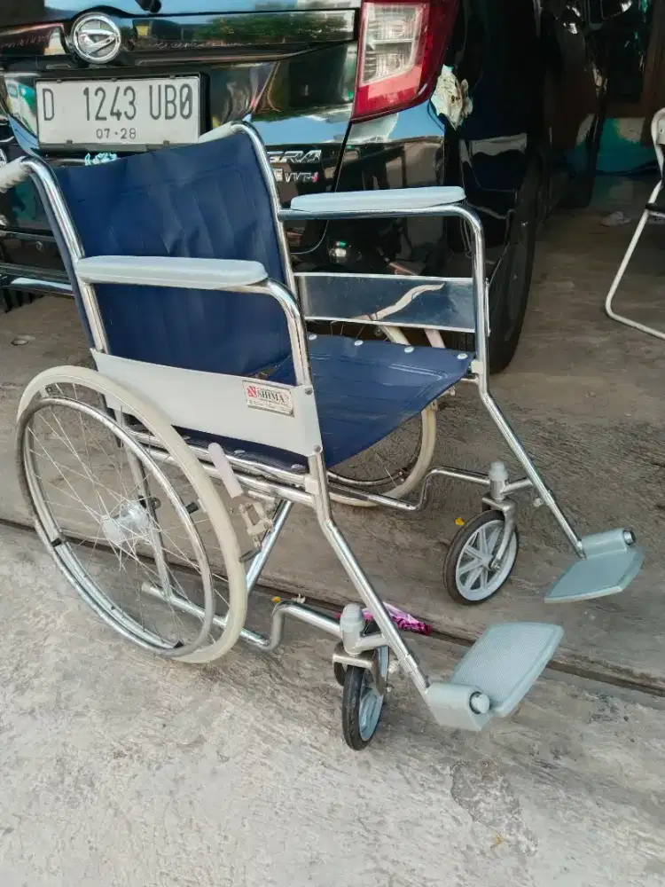 Dijual kursi roda layak pakai