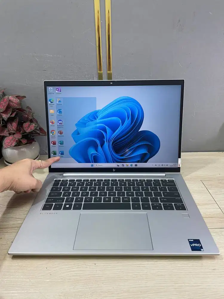 HP ELITEBOOK 840 G10 TOUCH CORE I5 GEN13 16/512 LAYAR 14 INCH *ET