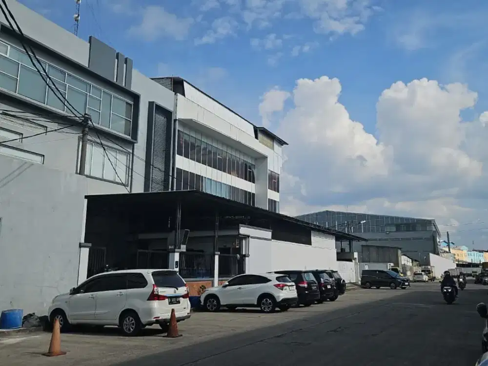 Kantor4 Lantai dengan Gudang Akses Kontainer 40 di Sentra Industri Terpadu III PIK Jakarta Utara