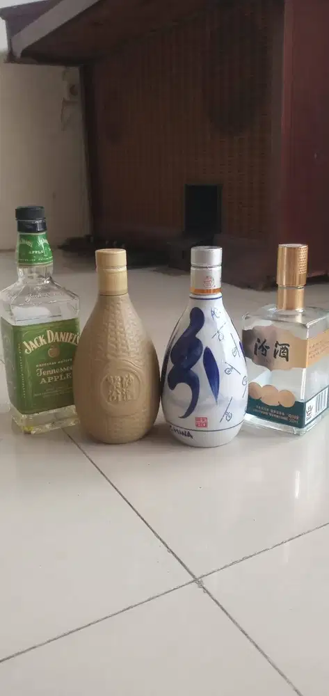 Borongan Untuk Koleksi 4 Botol Pajangan Unik Estetik Bekas Minuman