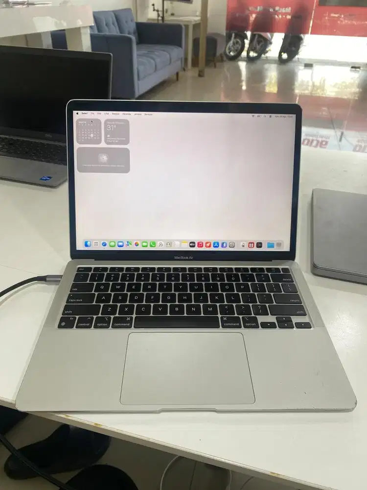 MACBOOK AIR M1 2020 8/256 13INCH DENT