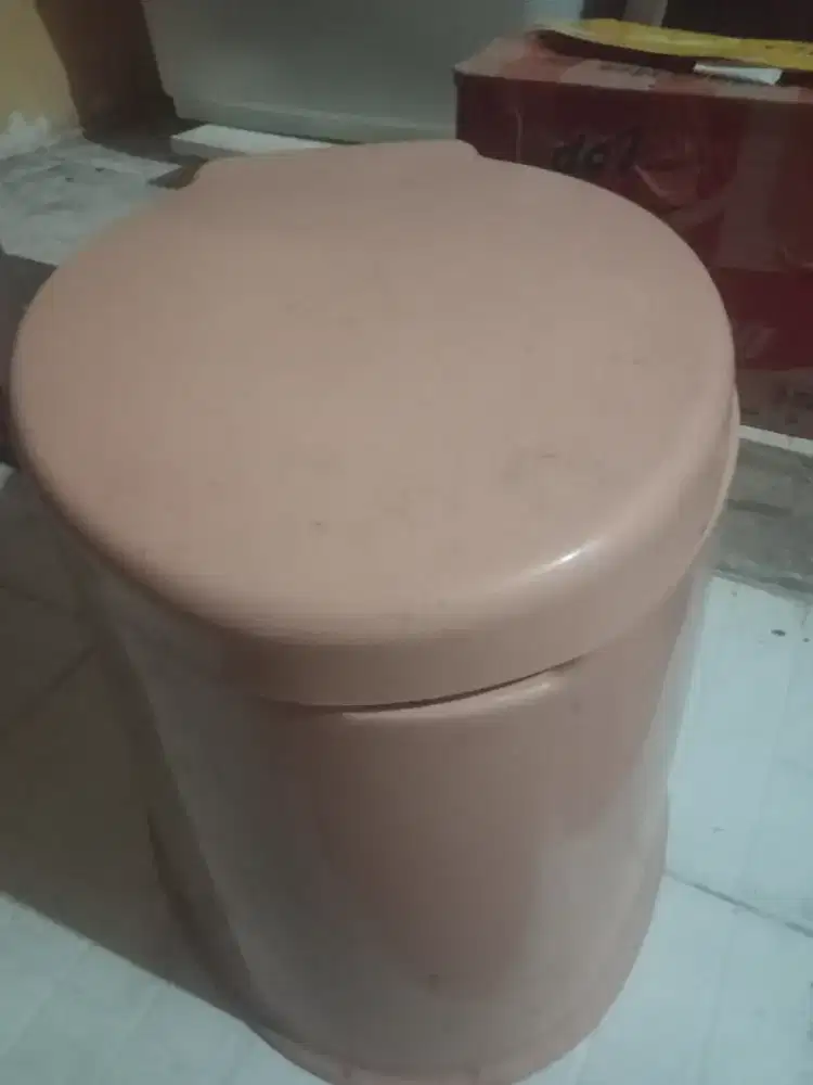 Kursi toilet Portabel lansia BARU/belum pernah dipakai