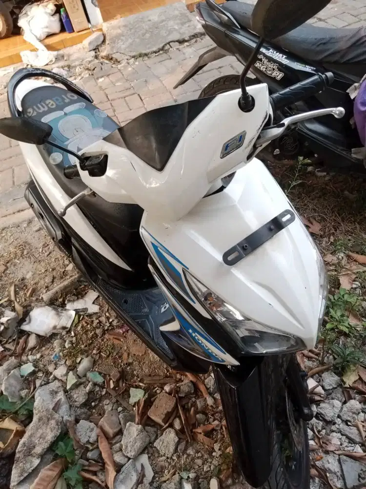 Vario LED 110 tahun 2015