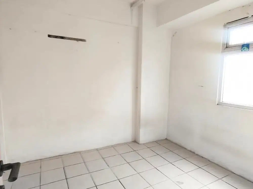 UNIT FAGIO GREEN PRAMUKA 2BR KOSONGAN DENGAN PEMANDANGAN KOLAM