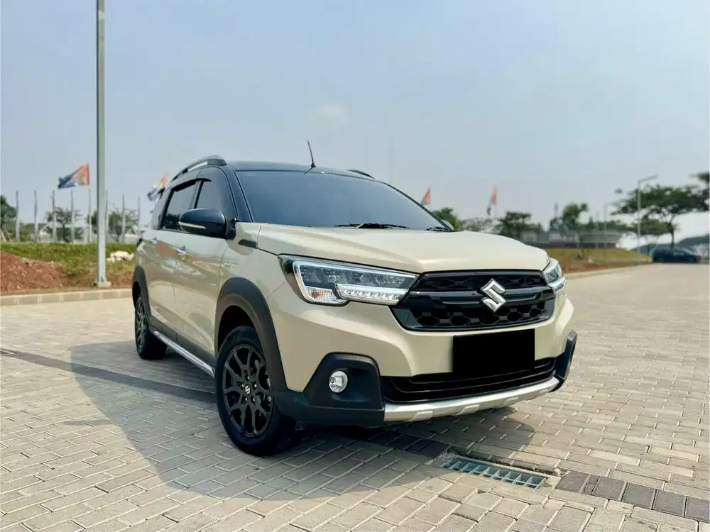 (KM 11 RIBU) Suzuki XL7 Alpha Hybrid A/T Ivory Two tone 2024 LIKE NEW