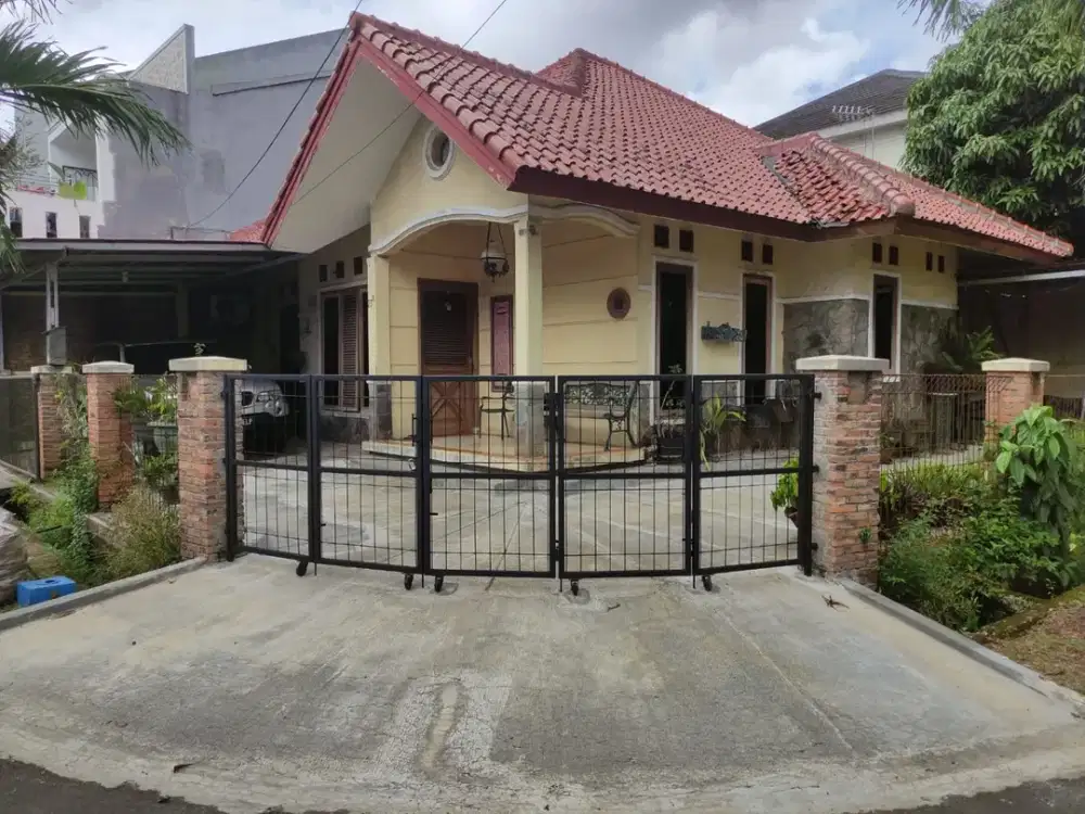 RUMAH LUAS TANAH 182M² DI GRIYA LOKA, HARGA NEGO 2,4M!